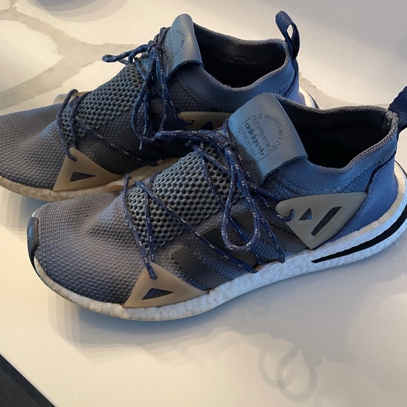 Adidas women’s shoes - Picture 2 of 4